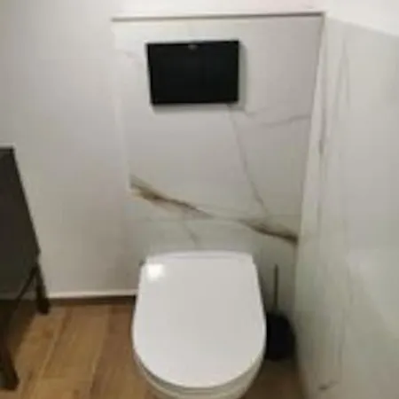 Niezalezny Apartament W Domku Jednorodzinnym 公寓