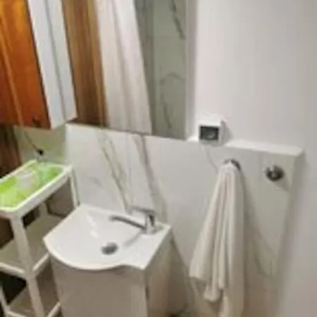 Niezalezny Apartament W Domku Jednorodzinnym *